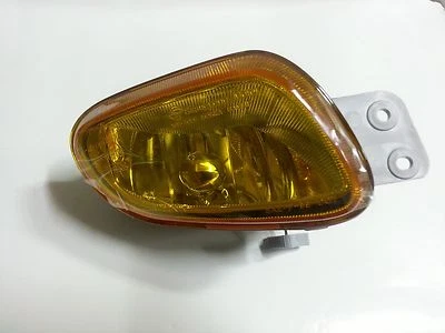 Genuine FRONT FOG LAMP:YELLOW - RH For Ssagyong KORANDO  ~ 05 #8320206001X - Image 1 of 4