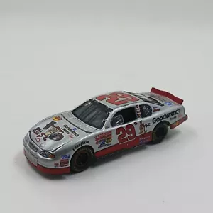 #29 Kevin Harvick '01 GM Goodwrench Service Plus Looney Tunes Nascar 1 64 Elite - Picture 1 of 3