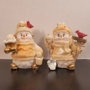 Pair Of 3 Inch Amscan Yellow Snowmen Figurines With Cardinals - Picture 1 of 6
