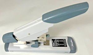 Swingline Deluxe Heavy-Duty Stapler 160-Sheet Capacity Platinum 39002 - Picture 1 of 5