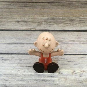 Vintage UFS Charlie Brown Peanuts All Star Sports Track PVC Figur - Bild 1 von 5