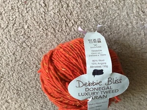 DEBBIE BLISS DONEGAL LUXURY TWEED ARAN 12 PLY 90%WOOL/10%ANGORA 1X50 GRAM - Picture 1 of 2