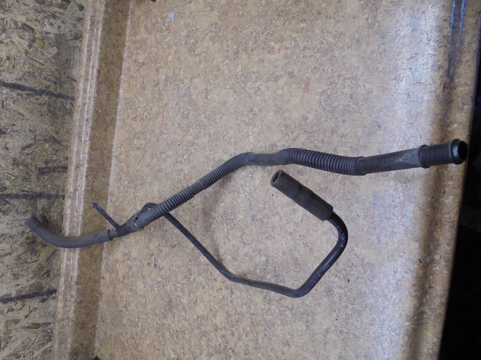 Jeep Liberty Sport 2003 3,7 L 3,7 L tanque de combustible tubo manguera línea ventilación cuello Foto 1 de 1