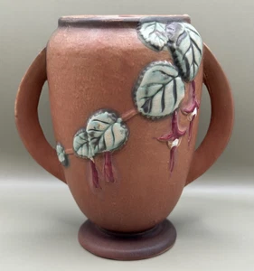 VTG REPRODUCTION ROSEVILLE POTTERY BROWN FUCHSIA DOUBLE HANDLED VASE, 6" tall - Picture 1 of 8