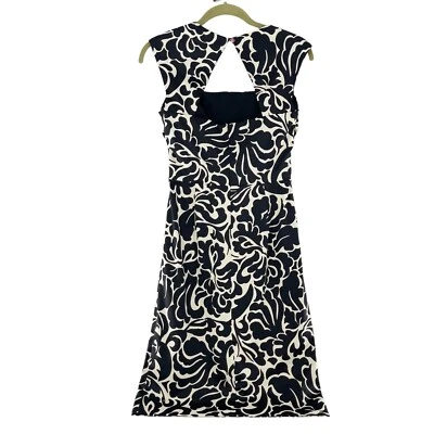 Vestido Donna Ricco 2 Blanco y Negro Estampado Abstracto Sin Mangas Corte Trasero Floral b Foto 1 de 4