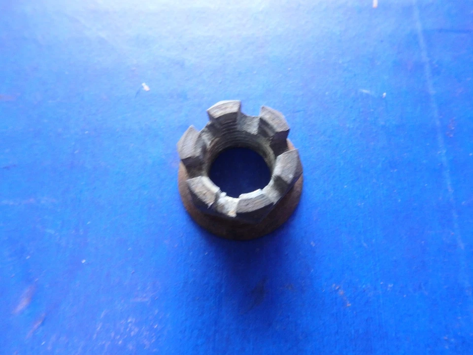 Yamaha DT 250 1977 basculante tuerca de perno Foto 1 de 1