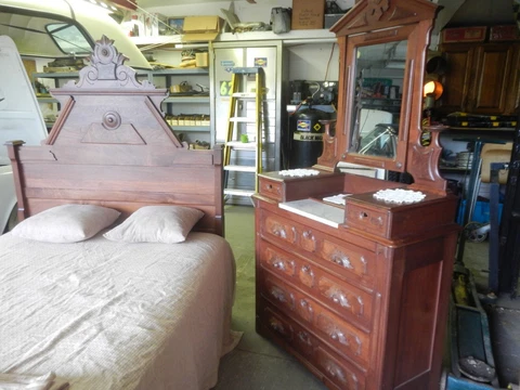 ANITQUE BEDROOM SET BED DRESSER MIRROR LOTS OF EXTRAS Cover