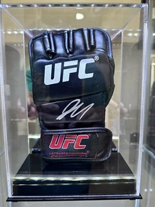 Georges St. Pierre Signed Black UFC Glove JSA ITP With Display Case - Picture 1 of 6