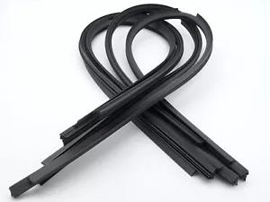 2 x Universal Wiper Blades for Windshield Wipers Valeo SWF Visioflex 700mm - Picture 1 of 3
