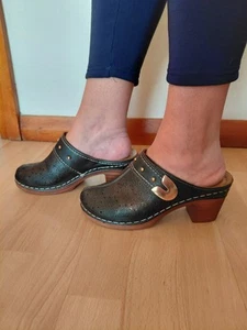 NEW SOFT BLACK CLOGS SIZE3 .FLORAL DETAIL AND GOLD EMBELLISHMENTS ON THE STRAP. - Picture 1 of 6