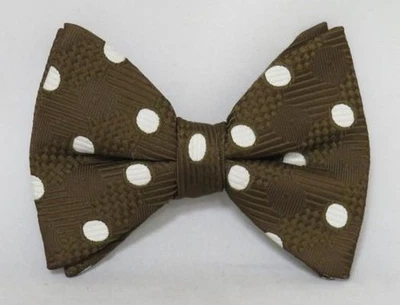Vintage 1960's Snapper Clip On : BROWN POLKA DOT BUTTERFLY BOW TIE (VG) - Image 1 of 3