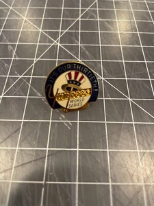 1976 NEW YORK YANKEES WORLD SERIES BALFOUR PRESS PIN - Picture 1 of 2
