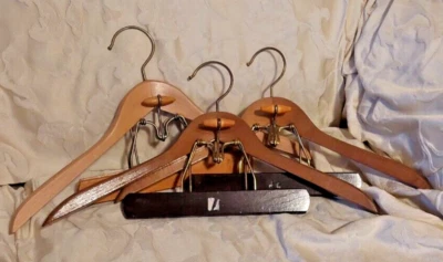 Lote Vintage de 3 Setwell 18" Cabides de Contorno de Madeira, Casaco, Terno, Calças, Saia - Imagem 1 de 4