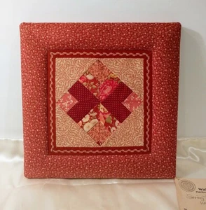 Edredón de Pared Floral Rosa Cuadro Patchwork Creaciones Máquina Hecha a Mano 11 x 11" Nuevo con Etiquetas - Imagen 1 de 9