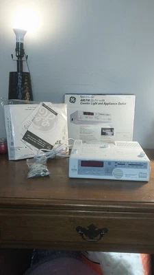 GE Spacemaker Cocina Am/Fm Reloj Radio con Luz de Contador Modelo # 7-4232 Caja Abierta Foto 1 de 4