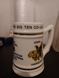 RARE Iowa Hawkeyes 1981 Big Ten Champs / 1982 Rose Bowl Ceramic Stein Mug Herky - Bild 1 von 3