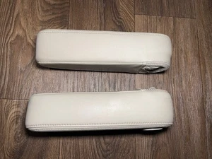 Juego reposabrazos asiento delantero Nissan Armada QX56 2004-2012 cuero beige genuino OEM - Imagen 1 de 4