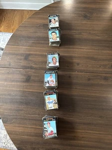 RIESIGES LOT VON 1971 TOPPS BASEBALL TRADING CARDS. 600+ MOST COMMONS schlecht gelesen - Bild 1 von 21