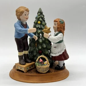 Avon Christmas Memories Keeping the Tradition Porcelain Figurine Vintage 1982 - Picture 1 of 6