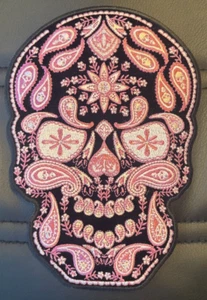 Calavera de azúcar rosa con cristal brillante parche trasero grande de motociclista planchado en 8x6 pulgadas - Imagen 1 de 1