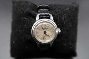 Vtg Guildcraft by Gruen 17 Jewels Winding Womens Watch Runs Keeps Time - Picture 1 of 7