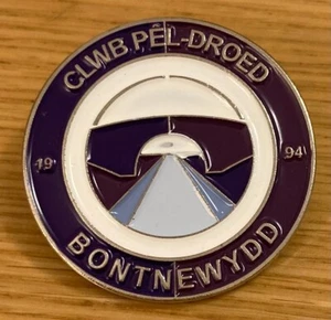 Clwb Pel-Droed Bontnewydd Enamel Lapel Pin Badge Wales - Picture 1 of 2