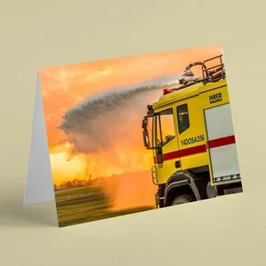 Camión de bomberos tiro muy grande chorro de agua tarjeta de cumpleaños para nieto papá hijo  - Imagen 1 de 1