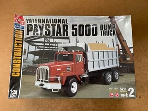 AMT KIT MAQUETTE 1/25 INTERNATIONAL PAYSTAR 5000 DUMP TRUCK SOUS BLISTER BAR - Imagen 1 de 1