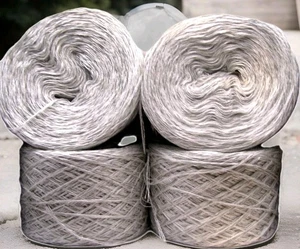 4   Bobbel mit  4 fädig 2000 m 640g  1kg 35 Euro - Bild 1 von 3