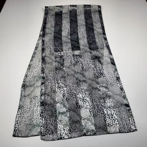 Bufanda Rectangular Shaw Patrón Piel de Serpiente Dos Tonos Negro y Gris Tonos 60" x 13" - Imagen 1 de 2