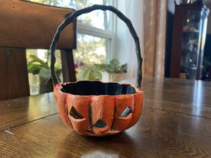 Cesto vintage in cartapesta zucca Jack o' Lantern manico lungo Halloween - Foto 1 di 5