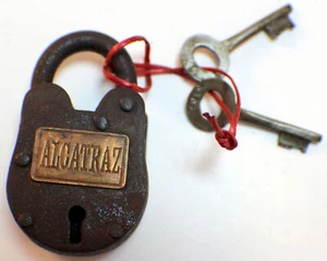 Cast Iron Padlock Alcatraz Lock W/2 Keys Works Free Ship - Picture 1 of 2