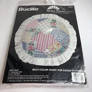 Bucilla CRAZY TRAPUNTA 14" Kit cuscino punto croce rotondo più arricciacapelli contati 40814 - Foto 1 di 4