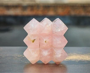 Pietra Chakra Spirito Guarigione Aura Metafisica Quarzo Rosa 2" 54 Piramide Cubo - Foto 1 di 10