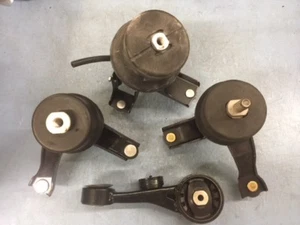 Juego de montaje de motor y transmisión 4 piezas para Toyota Sienna 2015-2019 3,5 L automático 2x2 - Imagen 1 de 8