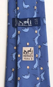 HERMÈS Paris orig. Corbata Vintage 7293 EA 100% Seda Azul Focas con Pelota - Imagen 1 de 5