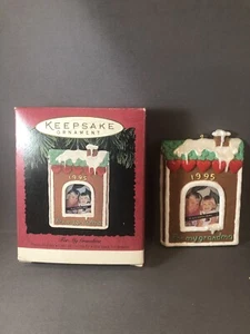 HALLMARK RICORDO ORNAMENTO 1995 PER MIA NONNA può essere firmato nuovo con scatola - Foto 1 di 6
