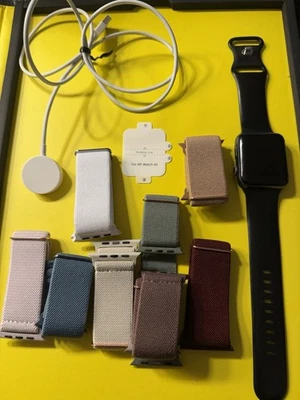 Apple Watch Series 3 42mm Aluminiumgehäuse-Space Grau mit viel Zubehör - Bild 1 von 4