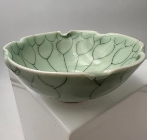 Old antique Chinese porcelain celadon Bowl - Picture 1 of 9