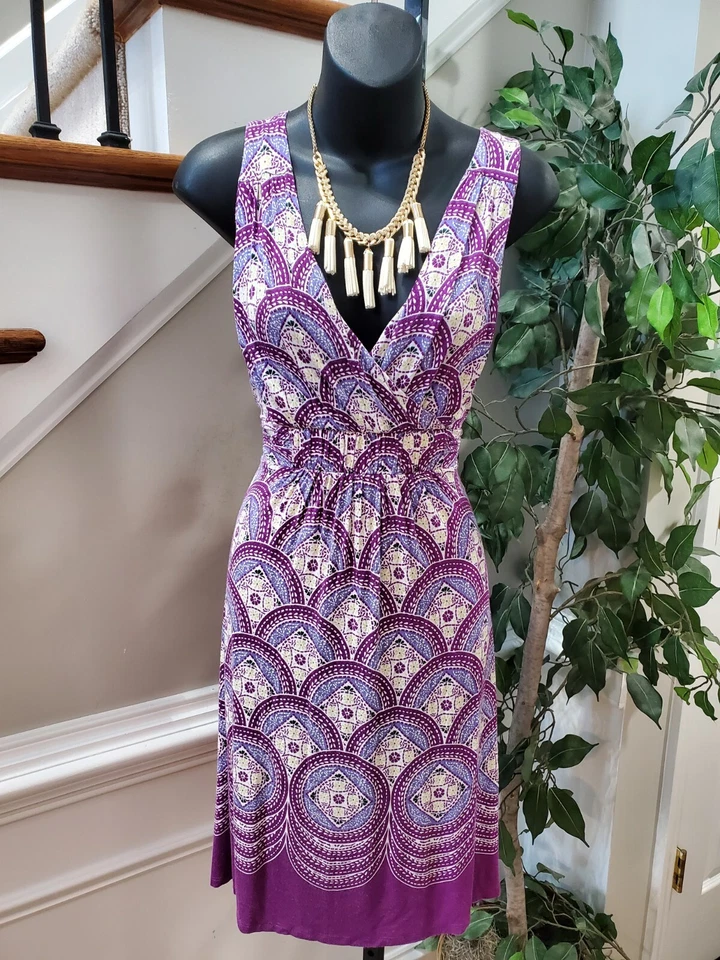 Vestido casual feminino Elle roxo rayon gola V sem mangas comprimento do joelho tamanho pequeno - Imagem 1 de 4