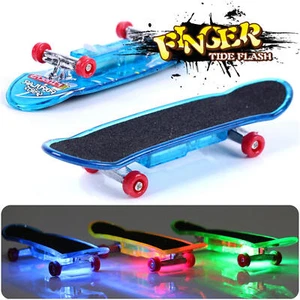 3 * Mini Finger Beleuchtung Skateboard Spielzeug LED Fingerspitzen Bewegung Fing - Picture 1 of 9