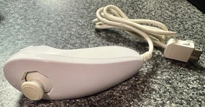 Official Nintendo Wii White Wired Nunchuck / Nunchuk (Free UK Post) - Picture 1 of 2