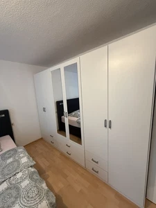 Großer Kleiderschrank 5-türig Top Zustand Gekauft 1.100 Verkaufte Für 300€ - Bild 1 von 3