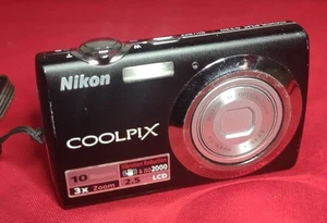 Nikon Coolpix S220 10.0 Mega Pixels 3x Optical Zoom Compact Digital Camera - Picture 1 of 7