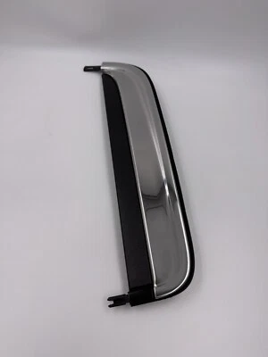 Chevrolet Silverado 1500 LTZ 2022 mano derecha pasajero trasero apliques traseros cromados Foto 1 de 4