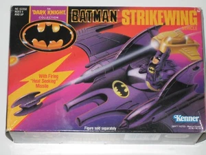 1990 KENNER IL CAVALIERE OSCURO COLLEZIONE: BATMAN STRIKEWING VEHICLE - Foto 1 di 2