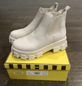 Circus By Sam Edelman Darielle Modern Ivory Leather Round Toe Chunky Sole Boots - Picture 1 of 6