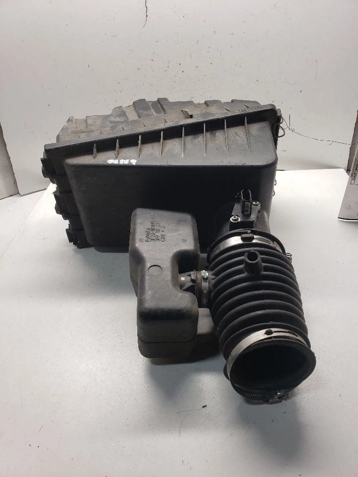 Air Cleaner Fits 04-07 FREESTAR 1432219 - Image 1 of 4