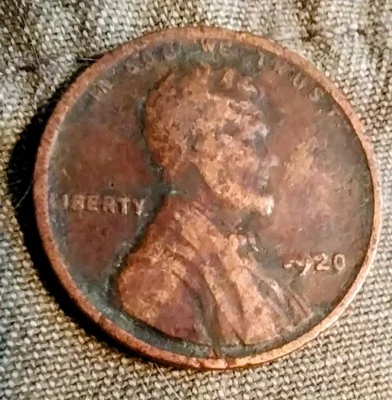 Date Error, Philadelphia Mint, 1920 Lincoln Wheat Penny. Strike error on the # 1 - Image 1 of 4