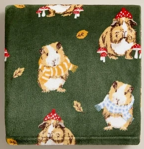 Dunkelgrüne Meerschweinchen Design Überwurf / Fleece Herbst Decke Neu von George - Bild 1 von 2